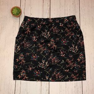 Adorable printed skirt, it has pockets!!!